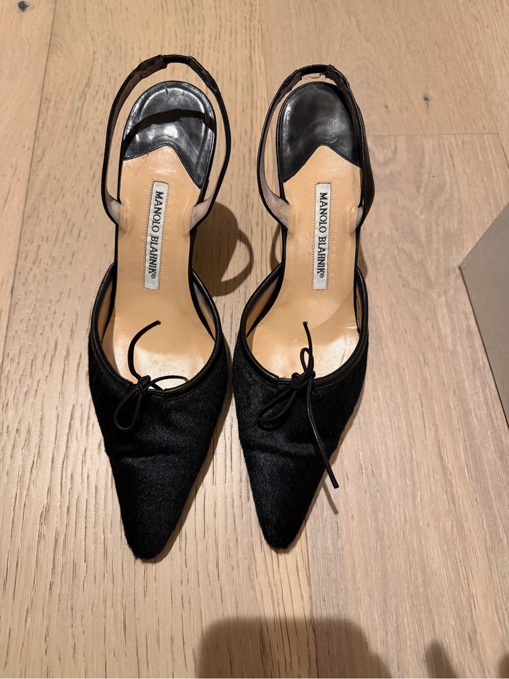 Manolo Blahnik Black Pointed Slingback Heels with Bow - Picture 4 of 4